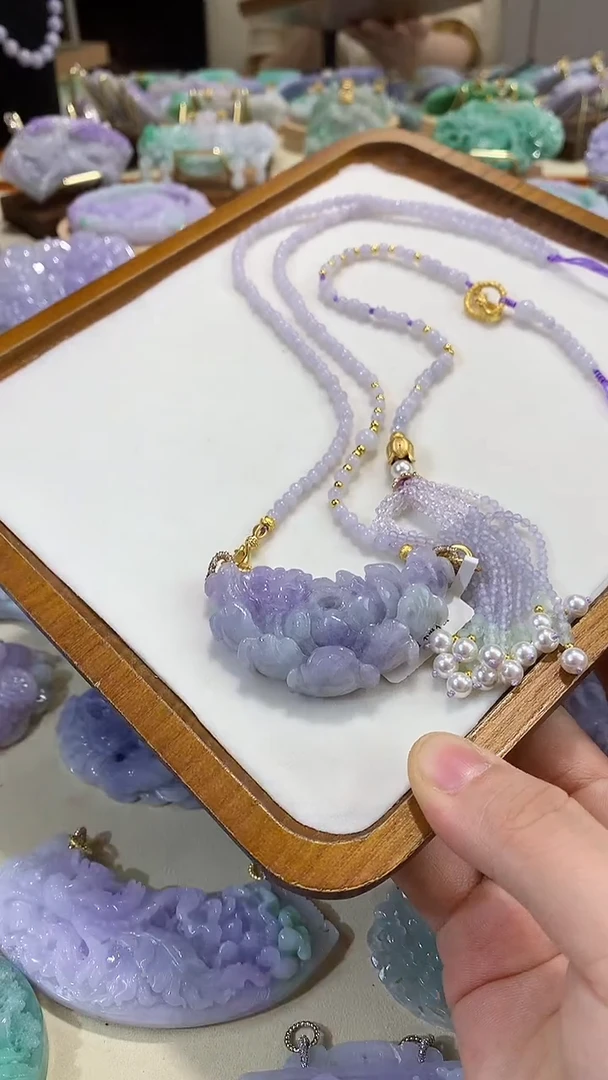 颈饰未镶嵌翡翠吊坠