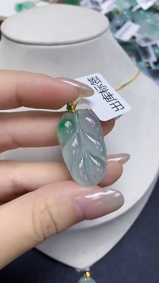 翡翠18K金镶嵌颈饰天然缅甸翡翠A货