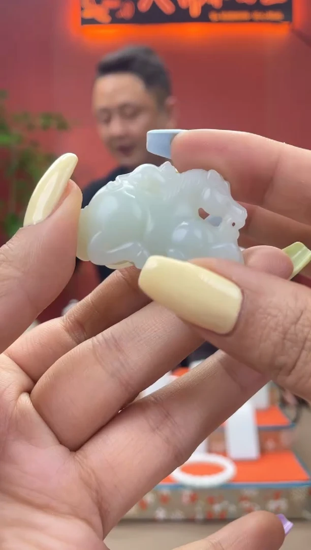 和田玉未镶嵌颈饰挂件