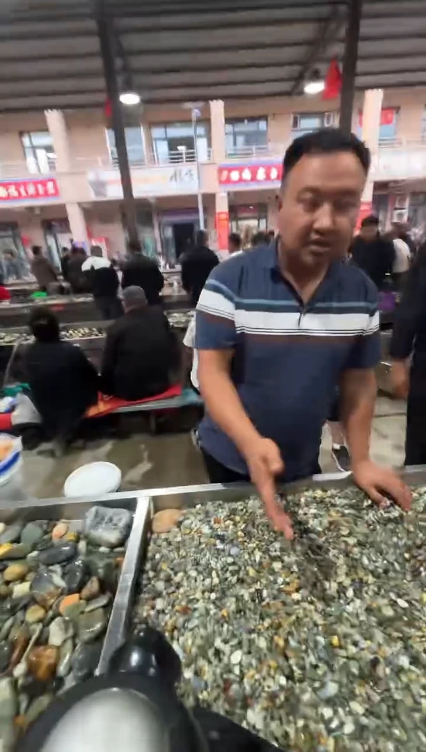 未镶嵌和田玉（糖玉）挂件和田玉