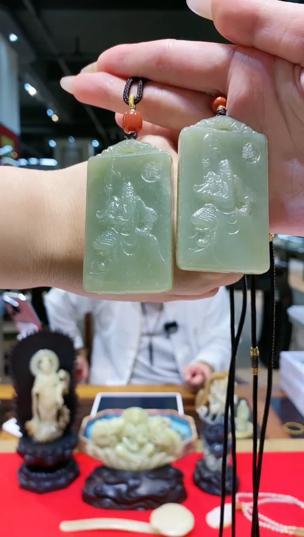 【闪购商品】和田玉挂件未镶嵌绿黄义薄云天多样发发一件