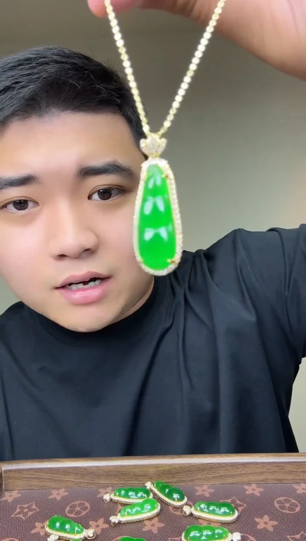 翡翠未镶嵌吊坠(赠链)a139 精美珠宝