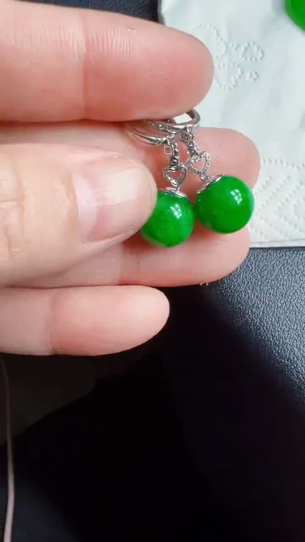 颈饰18K金镶嵌翡翠耳包