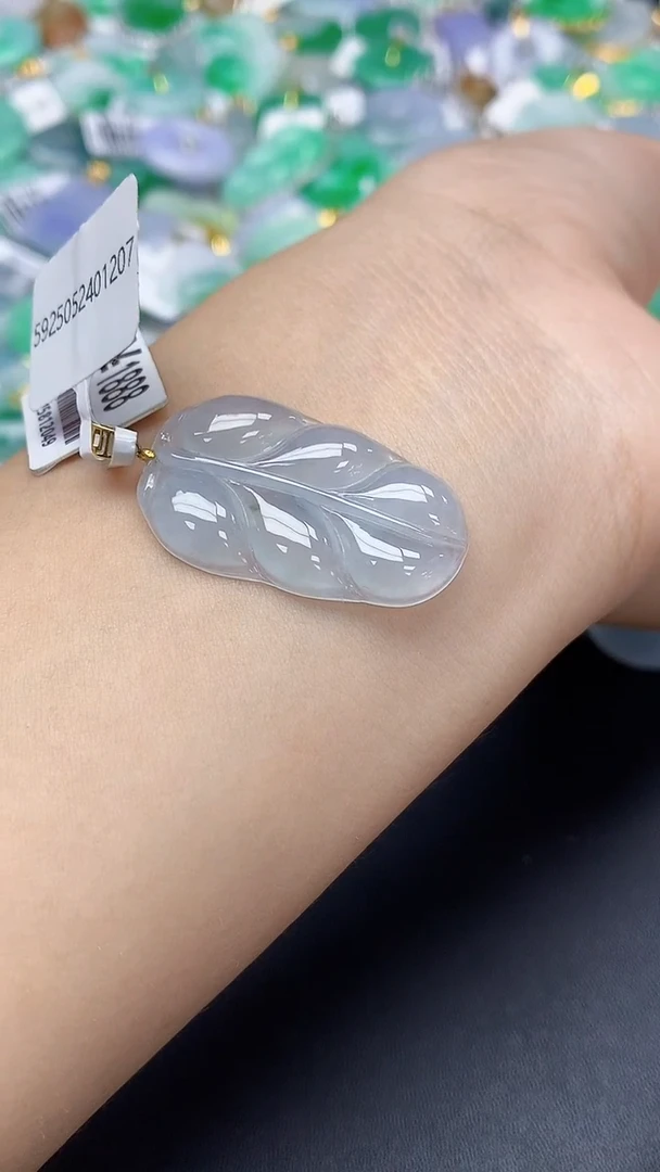 翡翠18K金镶嵌颈饰天然缅甸a货翡翠