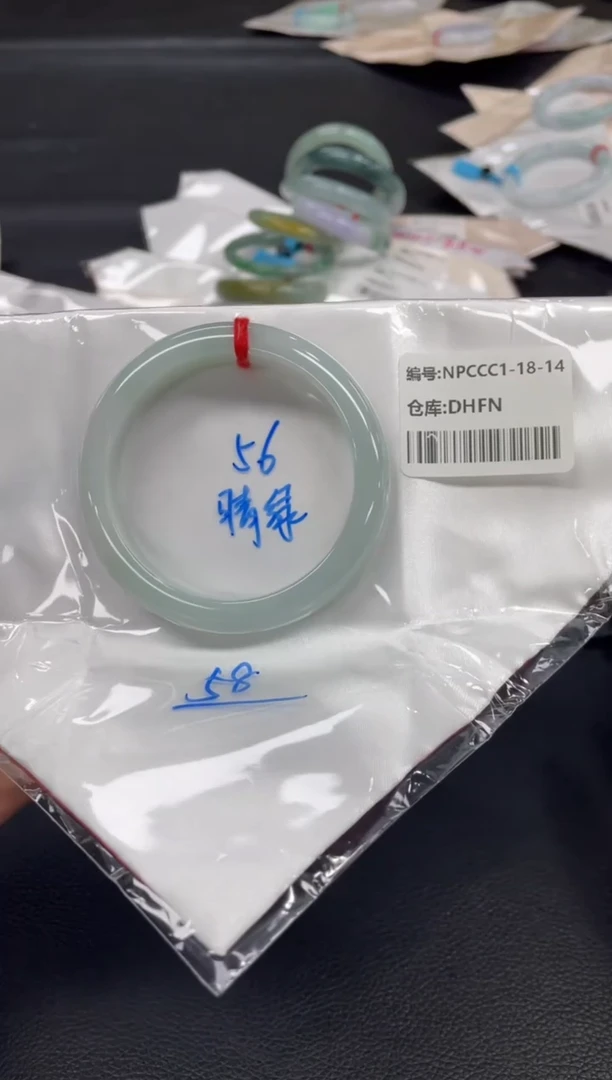 未镶嵌手镯翡翠翡翠手镯