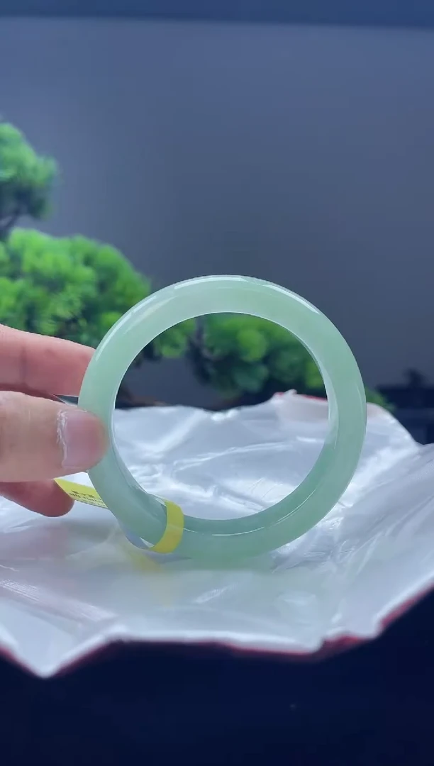 翡翠手镯未镶嵌手镯18