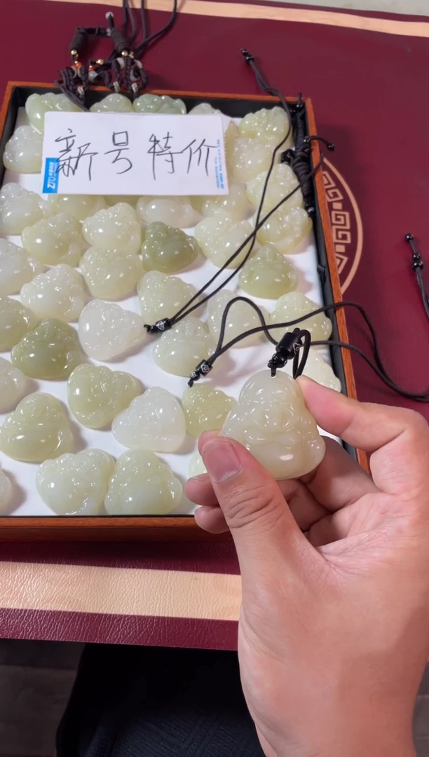 吊坠(赠链)未镶嵌石英质玉用****040佛