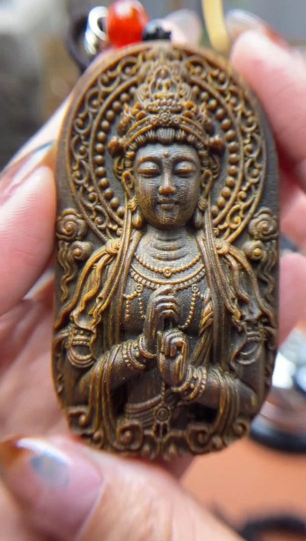 木木雕款芽庄 合十观音7cm送养香瓶