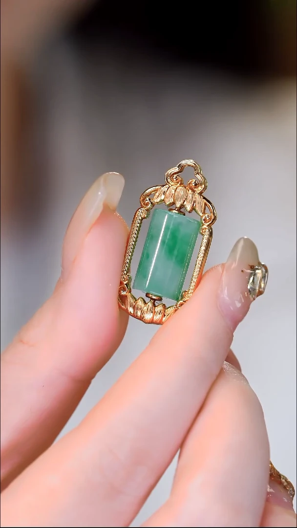 吊坠(不含链)18K金镶嵌翡翠27