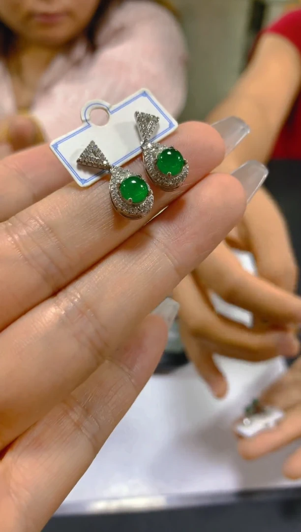 未镶嵌翡翠耳饰多样性发一