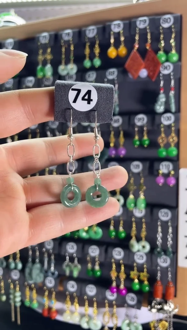 【闪购商品】翡翠耳饰银S925镶嵌74....