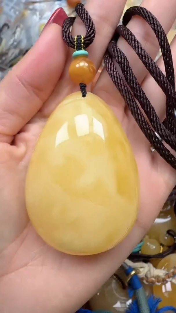 裸石琥珀未镶嵌如图