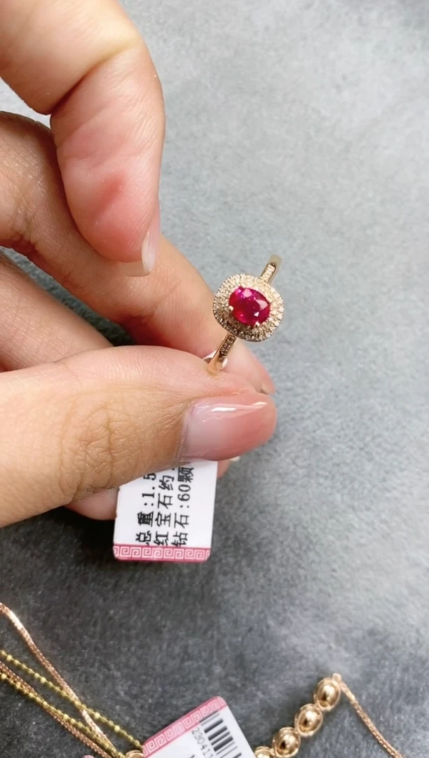 戒指18K金镶嵌红宝石·