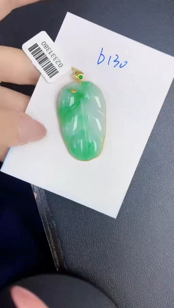 翡翠18K金镶嵌颈饰缅甸天然翡翠A货