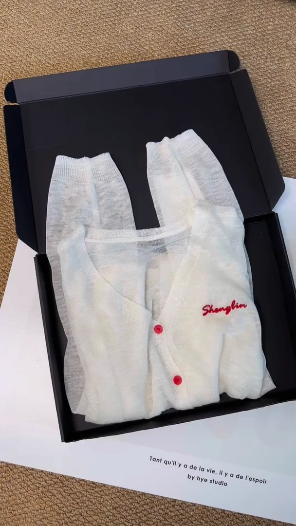 早秋温柔穿搭2025年新款韩系薄款防晒刺绣针织开衫外搭罩衫上衣女