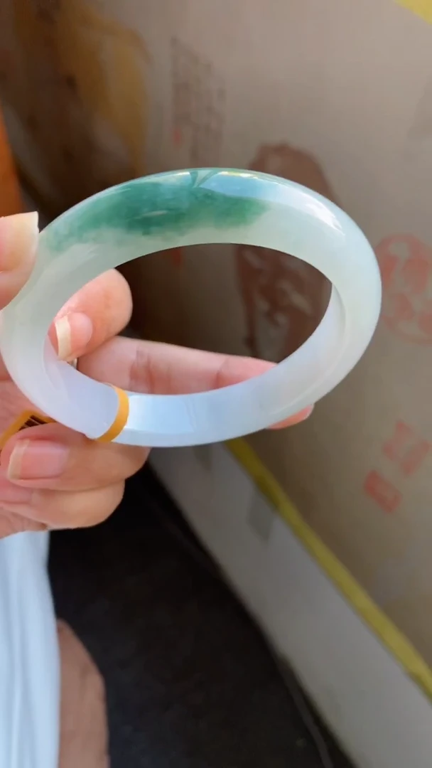 未镶嵌手镯翡翠（高货强推）冰透胶白底飘色25号