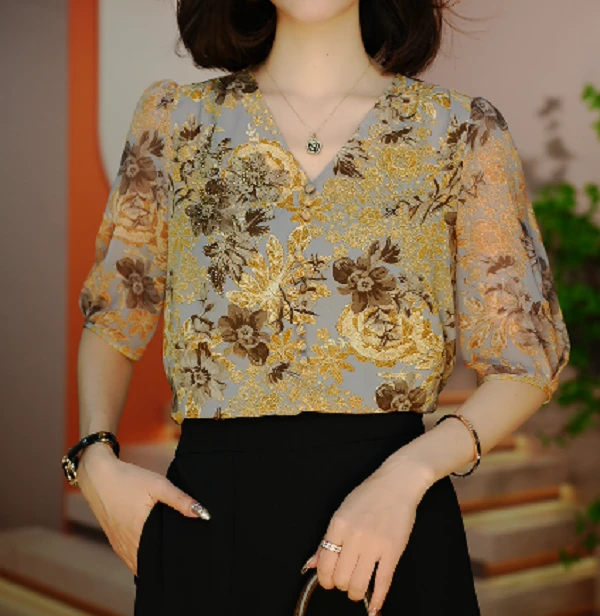 新款上衣百搭时尚气质v领印花洋气经典