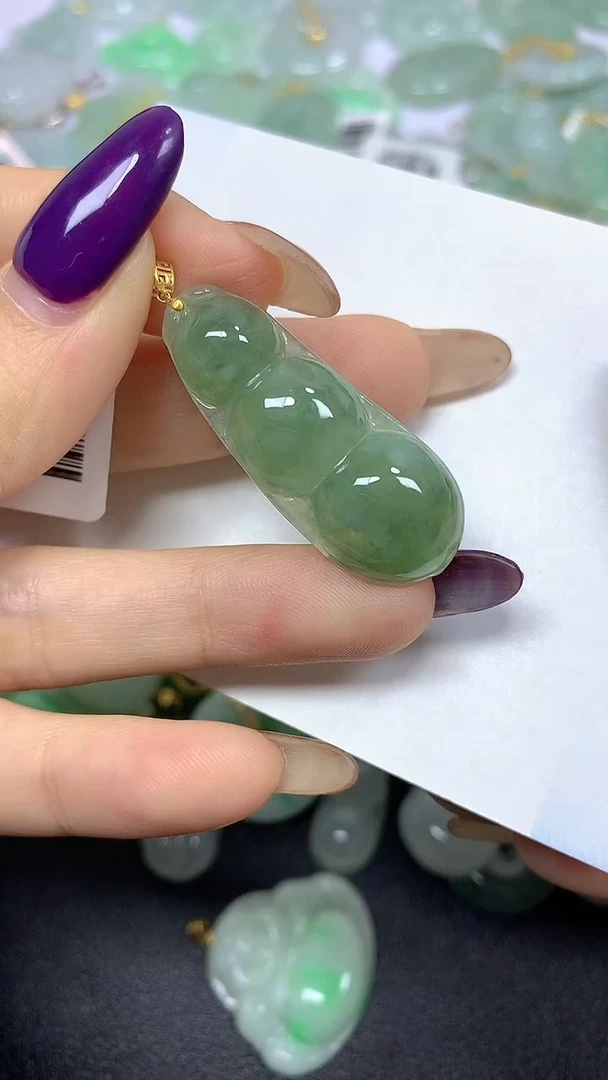 颈饰18K金镶嵌翡翠A货