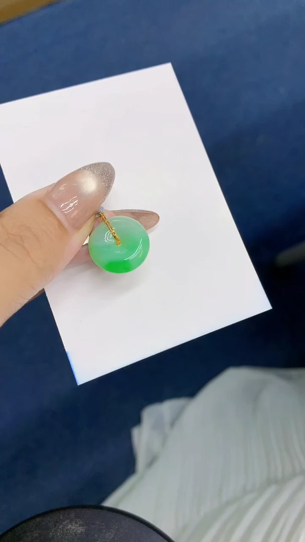 颈饰18K金镶嵌翡翠1