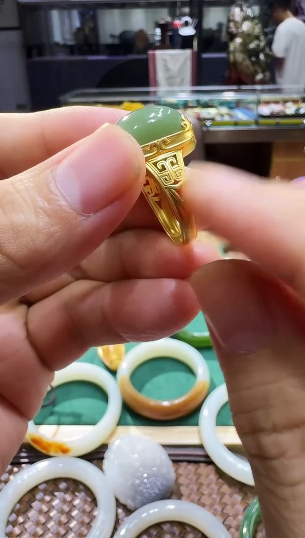 未镶嵌戒指和田玉戒指
