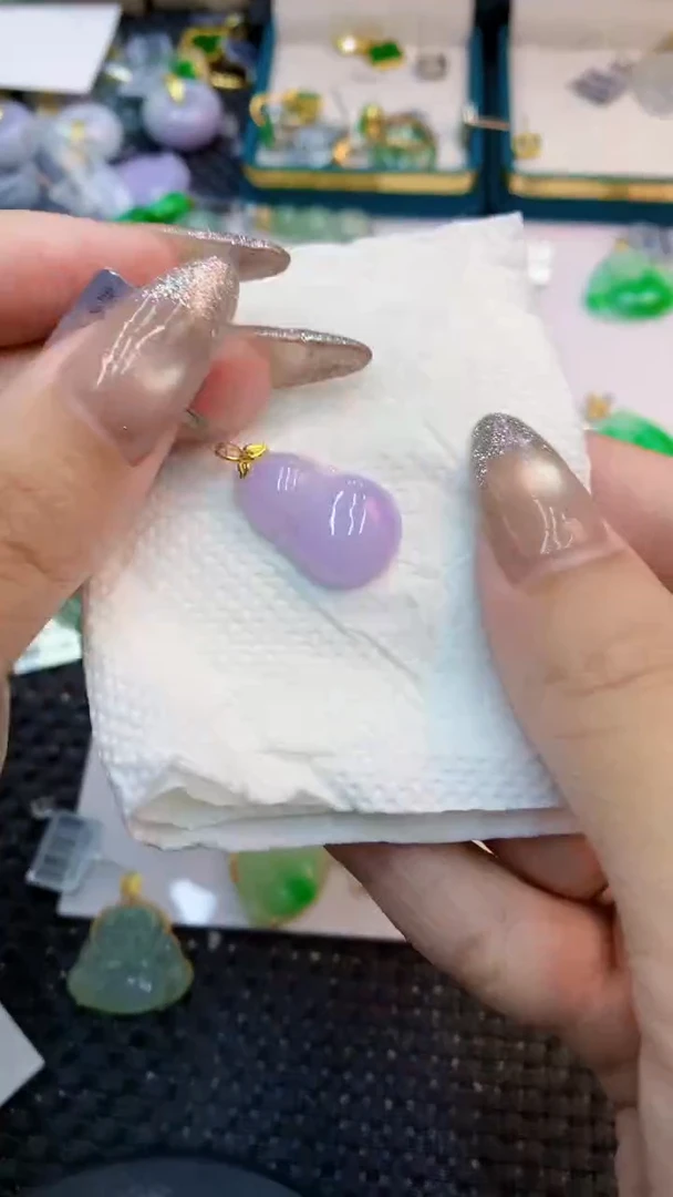 颈饰18K金镶嵌翡翠`1