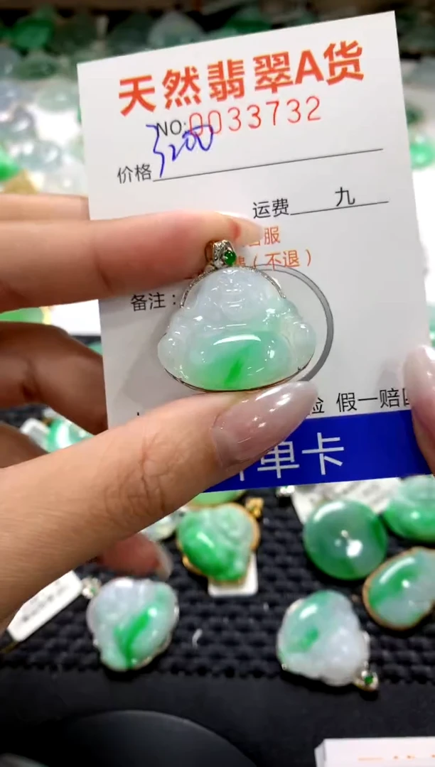 颈饰18K金镶嵌翡翠1111111111111111