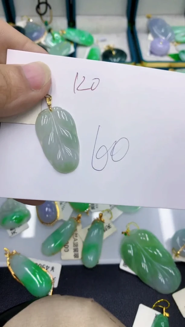 颈饰18K金镶嵌翡翠琴**欢翡翠