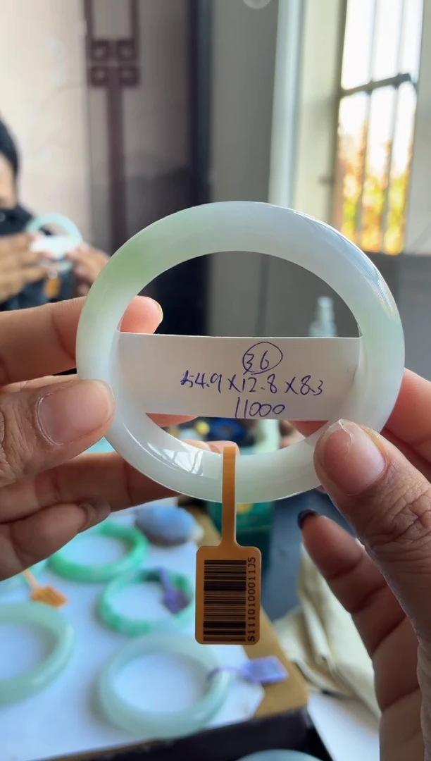未镶嵌手镯翡翠（宽版淡春彩）36号