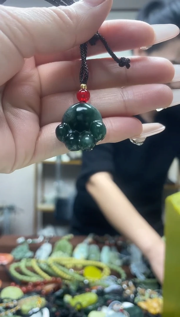 未镶嵌岫玉吊坠·