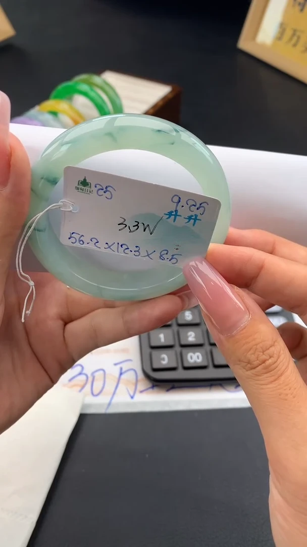 未镶嵌手镯翡翠自带#送人#，联系客服核对地址~