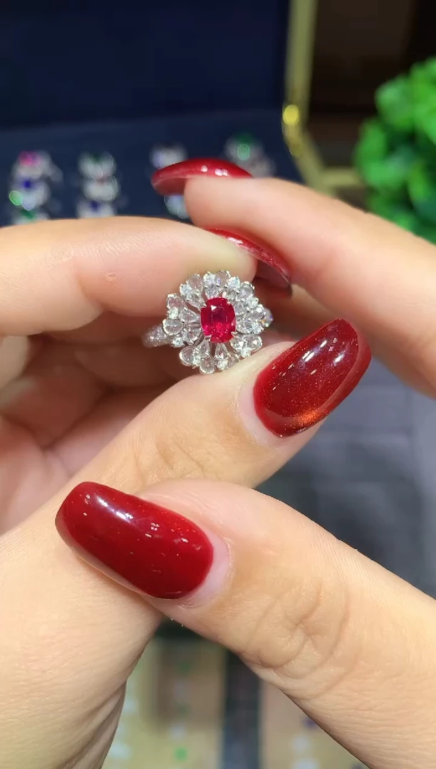 18K金镶嵌戒指红宝石1.04ct