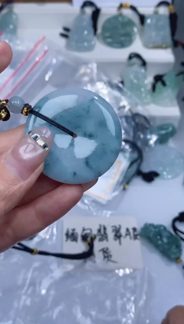 颈饰未镶嵌翡翠吊坠