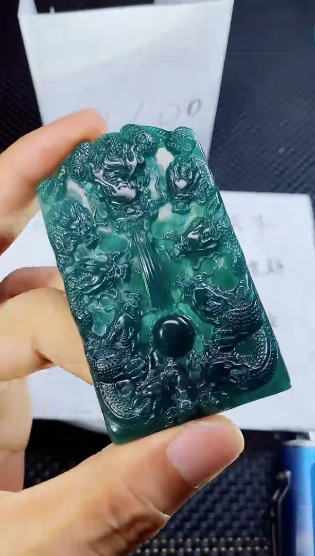 翡翠未镶嵌颈饰