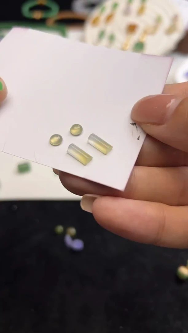 未镶嵌定制翡翠黄马鞍一对980+98