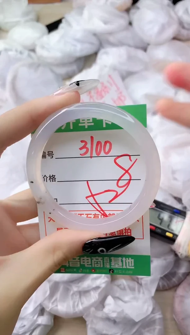 玛瑙/玉髓手镯未镶嵌3100