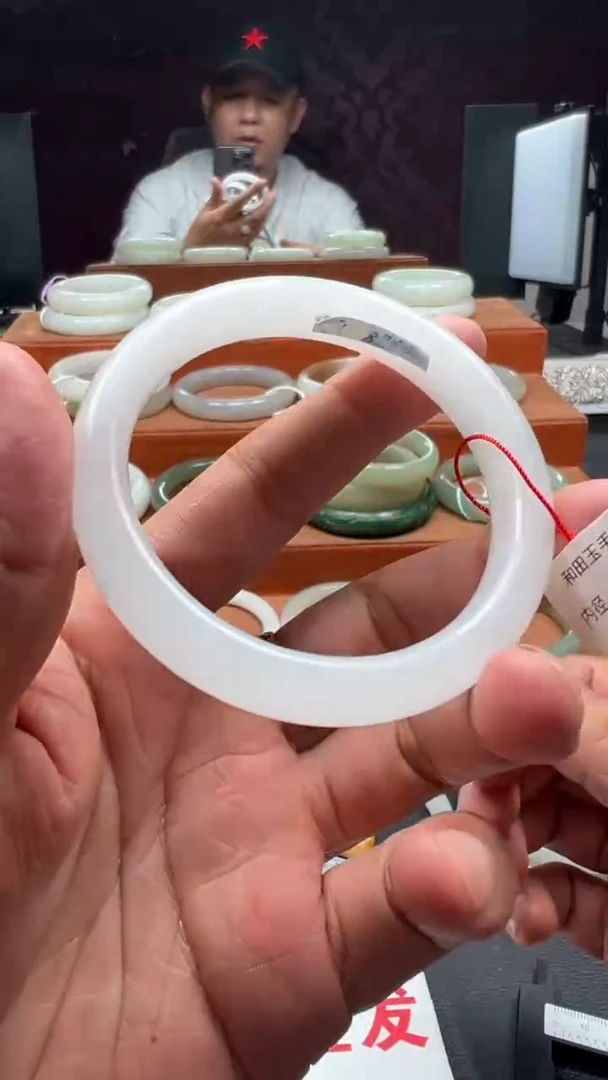 未镶嵌手镯和田玉和田玉手镯