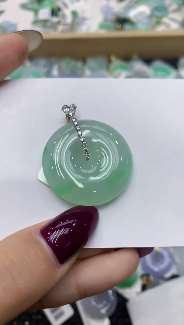 翡翠18K金镶嵌颈饰111111111111
