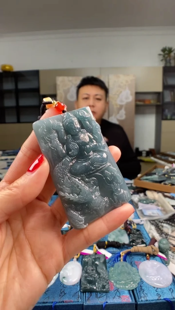 颈饰未镶嵌翡翠 多样性发其一