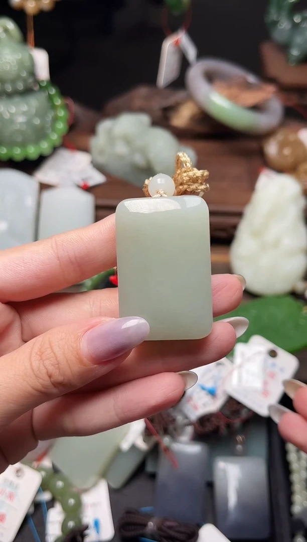 和田玉未镶嵌吊坠(不含链)且末青白 无事牌31445