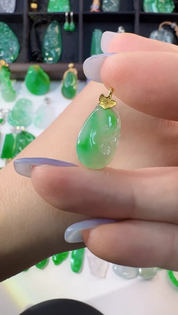 颈饰18K金镶嵌翡翠缅甸A货翡翠