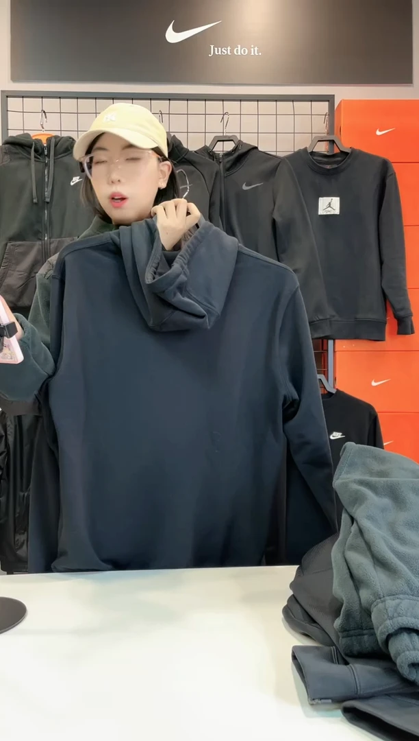 3867黑色连帽卫衣XL码150斤-170斤不退换