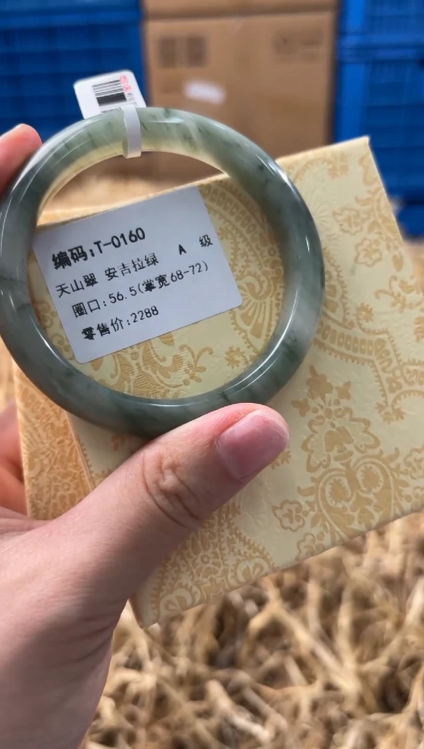 未镶嵌手镯石英质玉T-0160
