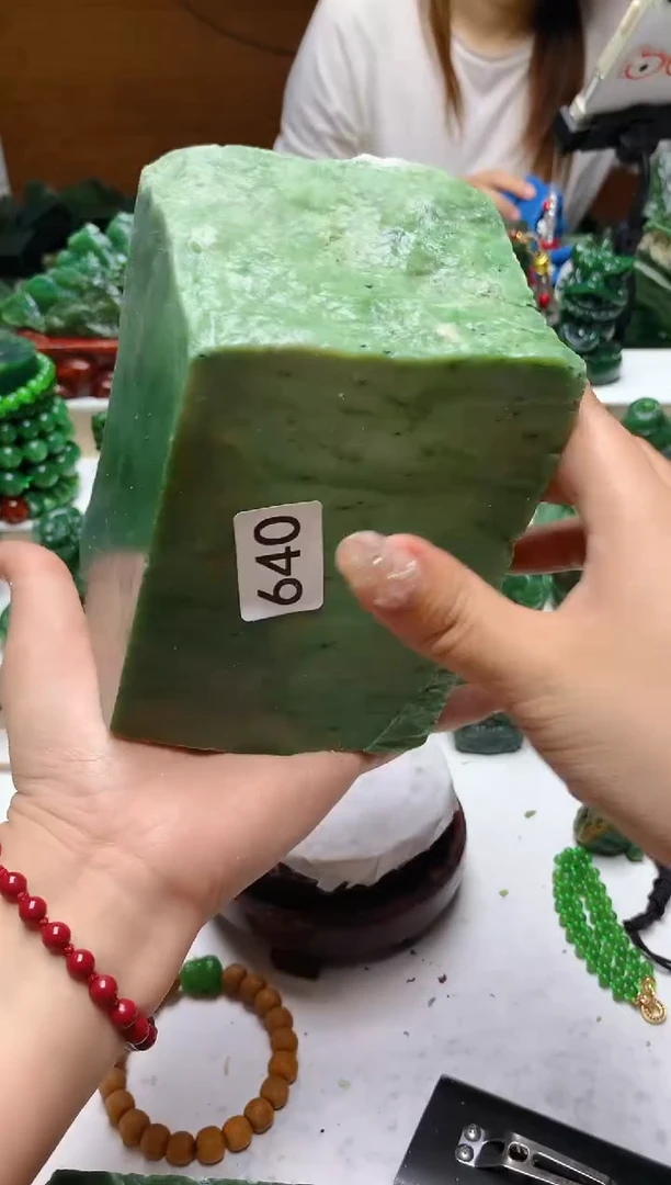 未镶嵌和田玉（碧玉）珠宝半成品1