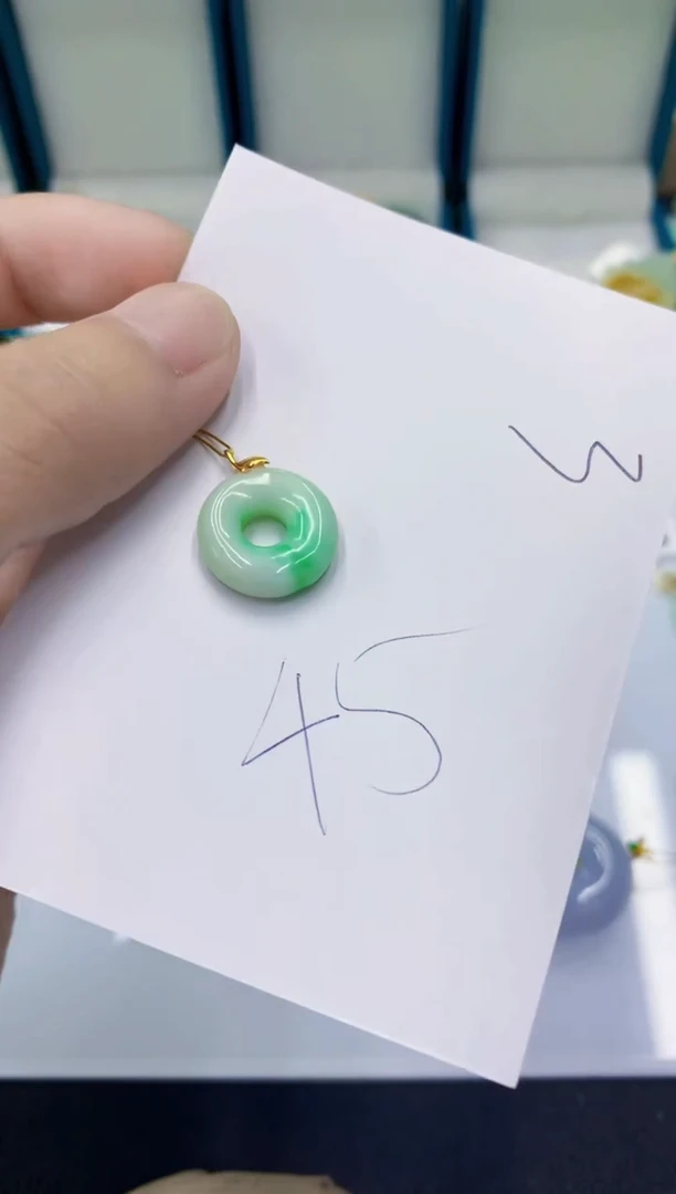 颈饰18K金镶嵌翡翠翡翠