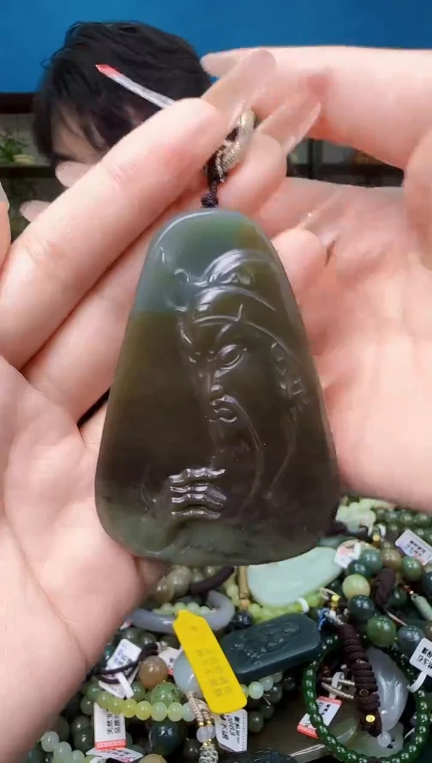 颈饰未镶嵌和田玉1