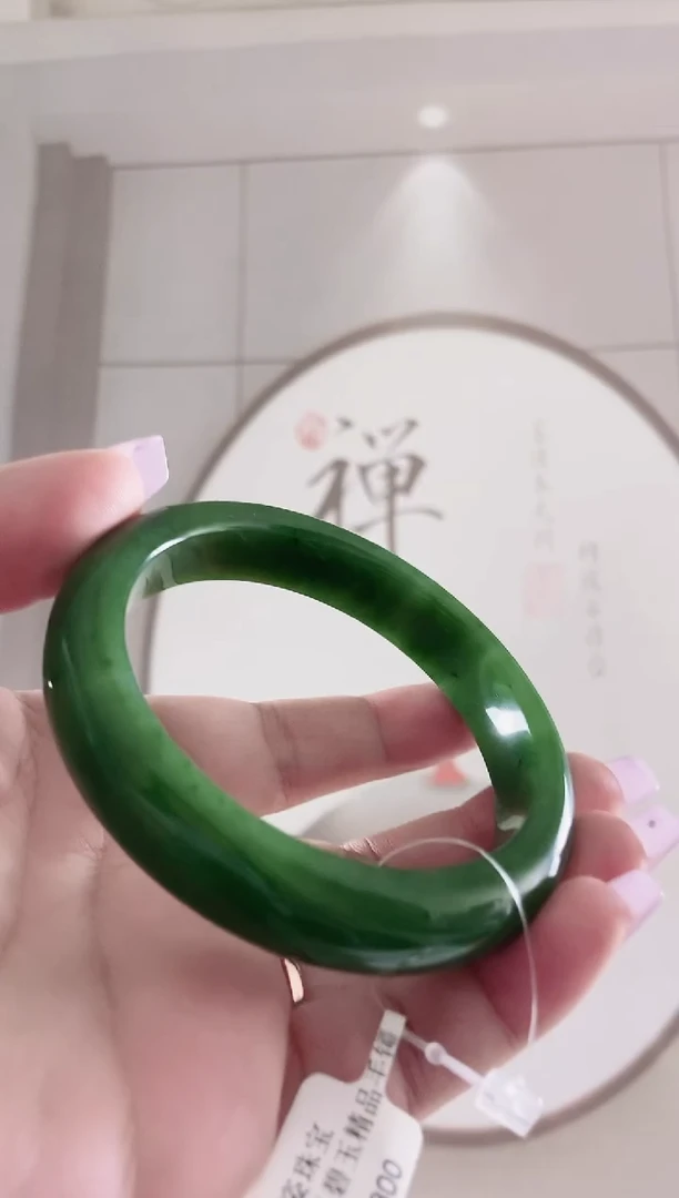 和田玉手镯未镶嵌和田碧玉果绿手镯62圈口孤品