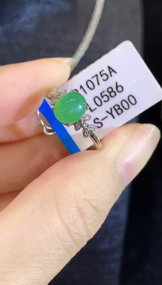 18K金镶嵌戒指翡翠L0856多样性发其一