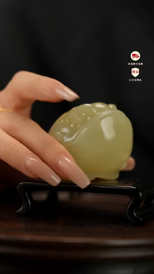 云南石竹叶青雕刻：大嘴金蟾