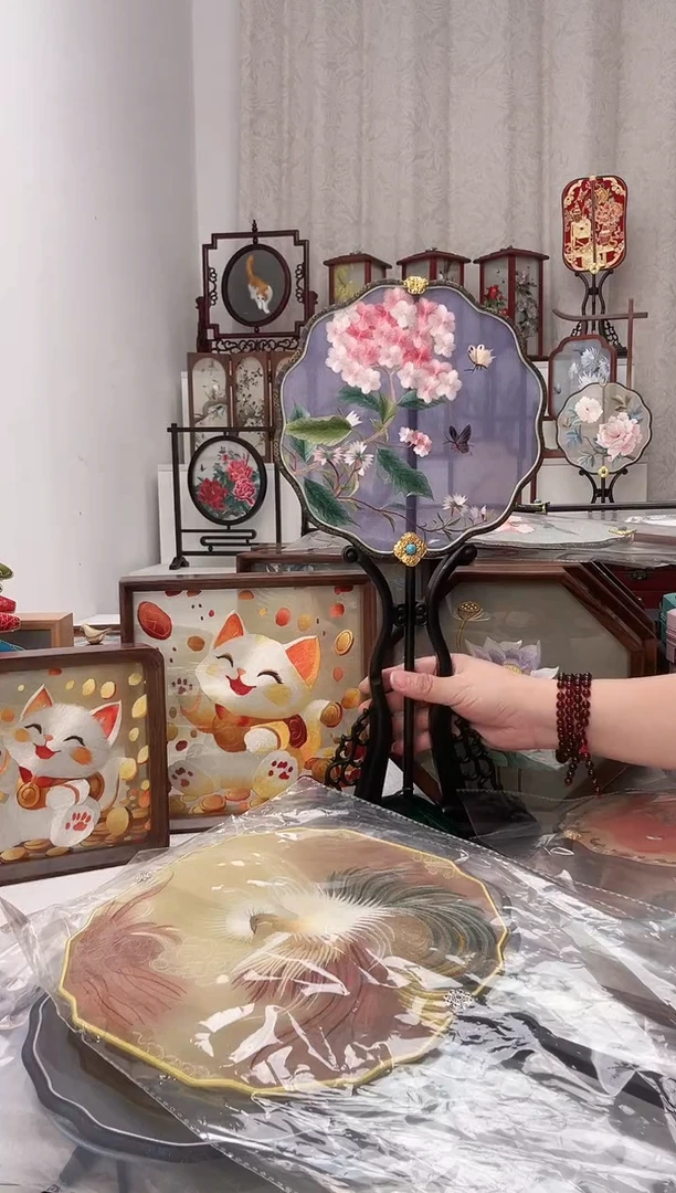 扇子苏绣作品手工团扇