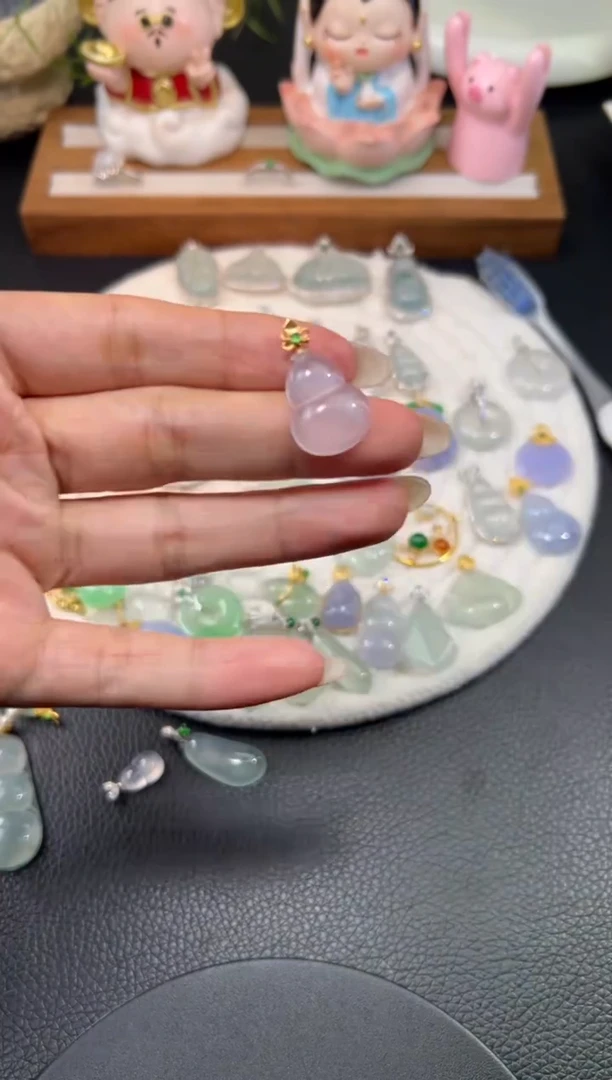 颈饰18K金镶嵌翡翠源头直播间